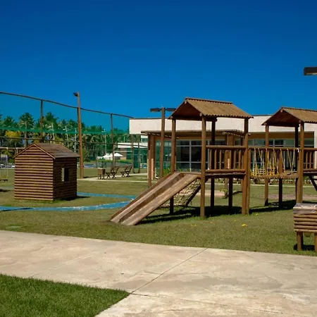 Flat Terreo Muro Alto Condomínio Clube com Sala Reversível para segundo quarto-2